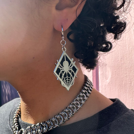 Hishi Widow Earrings