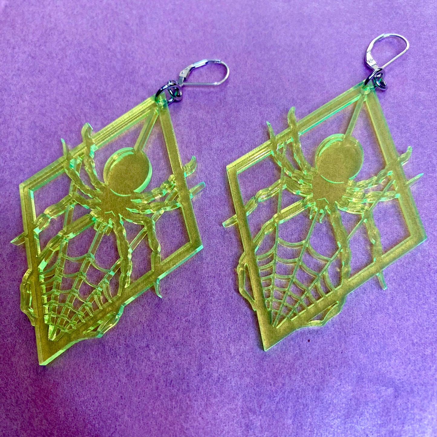 Diamond Widows : Neon Green