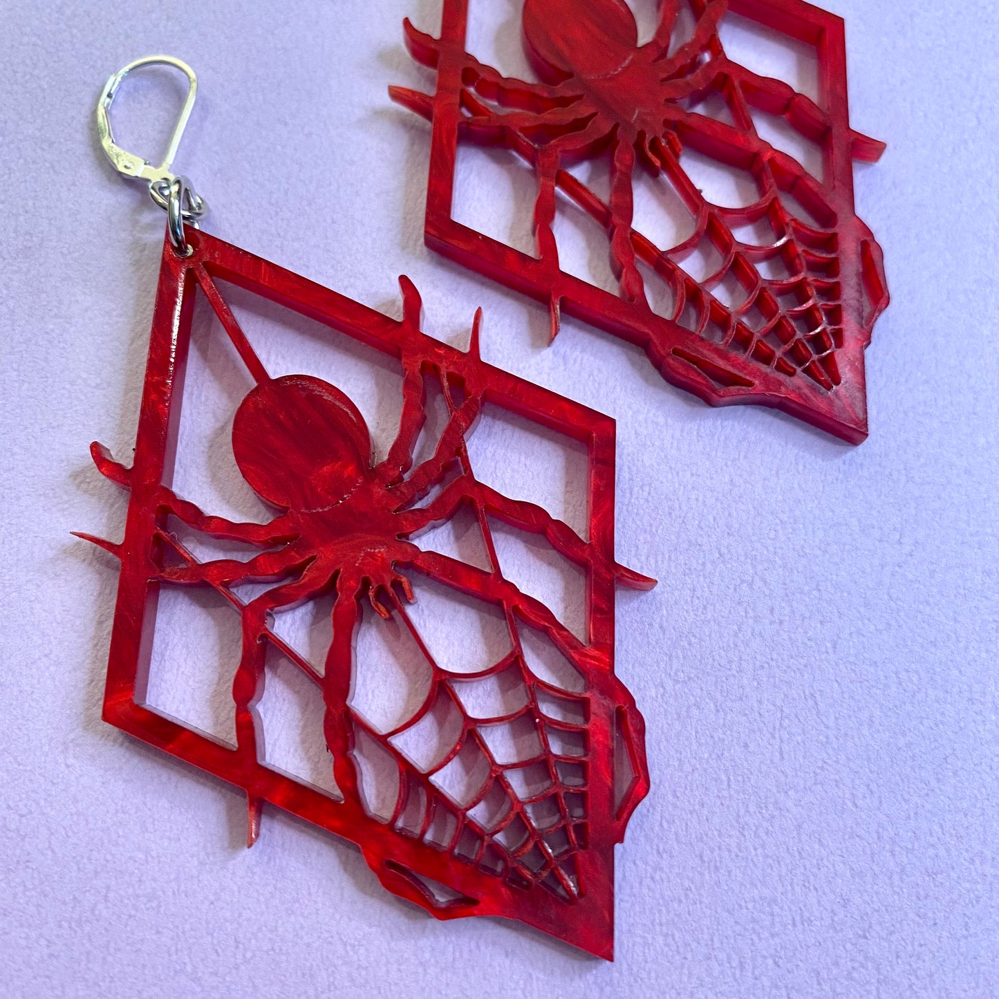 Diamond Widows : Red Pearl