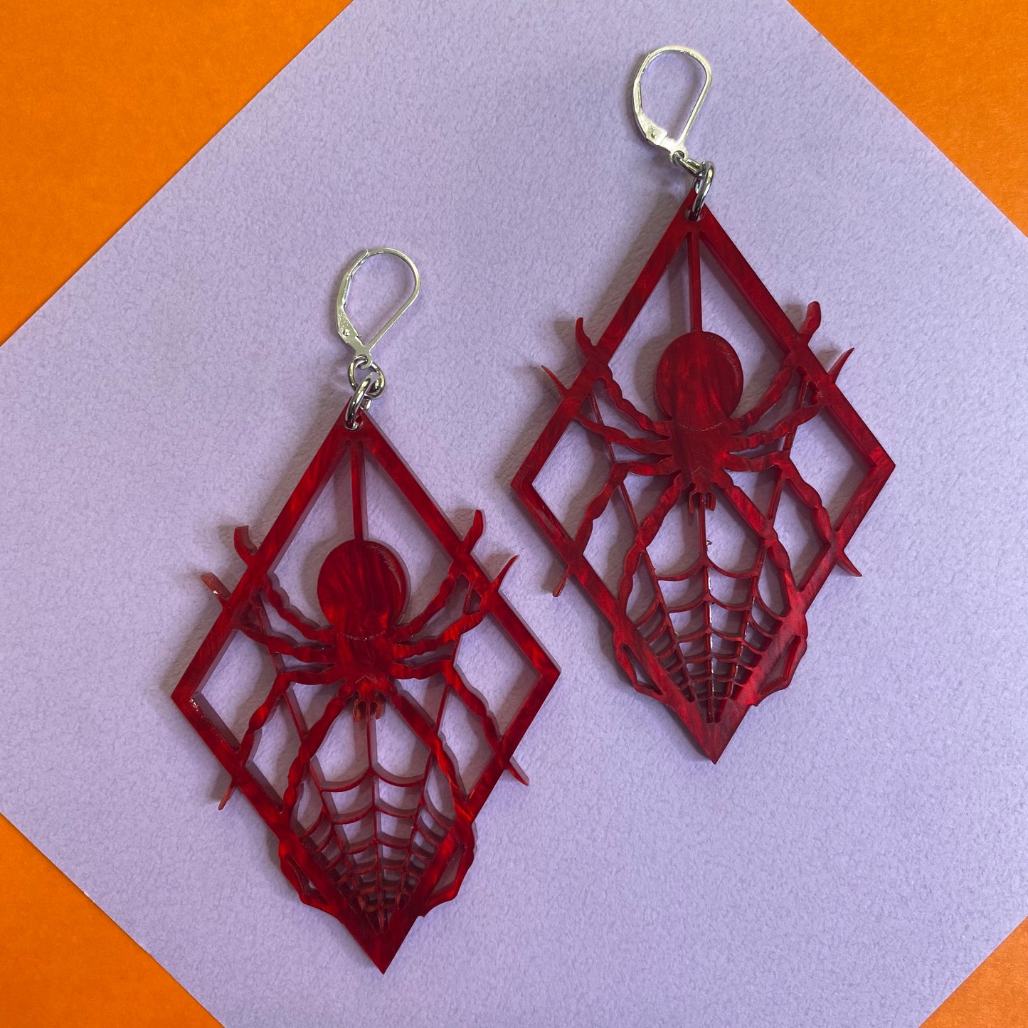 Diamond Widows : Red Pearl