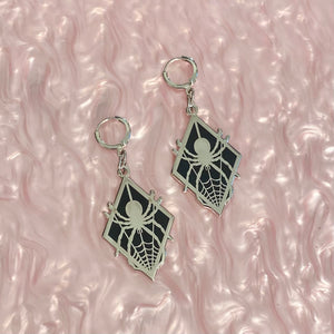 Hishi Widow Earrings